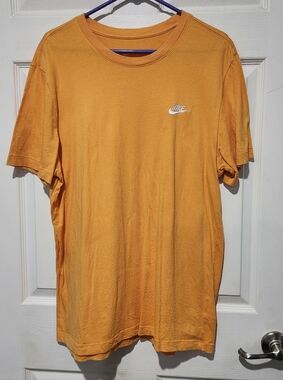 Nike Men's Yellow Short-Sleeve Crew T-Shirt Size Large